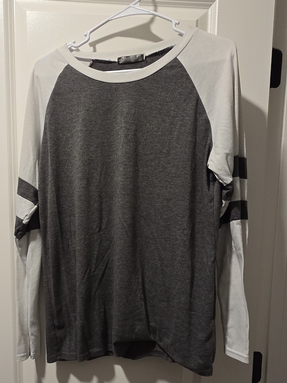 Women's Long-Sleeve Raglan Tee - Gray/White